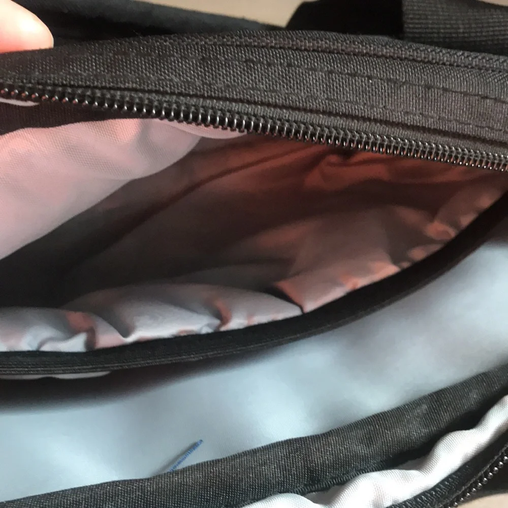 Swiss Gear by Wenger computer and Tablet crossbody bag.